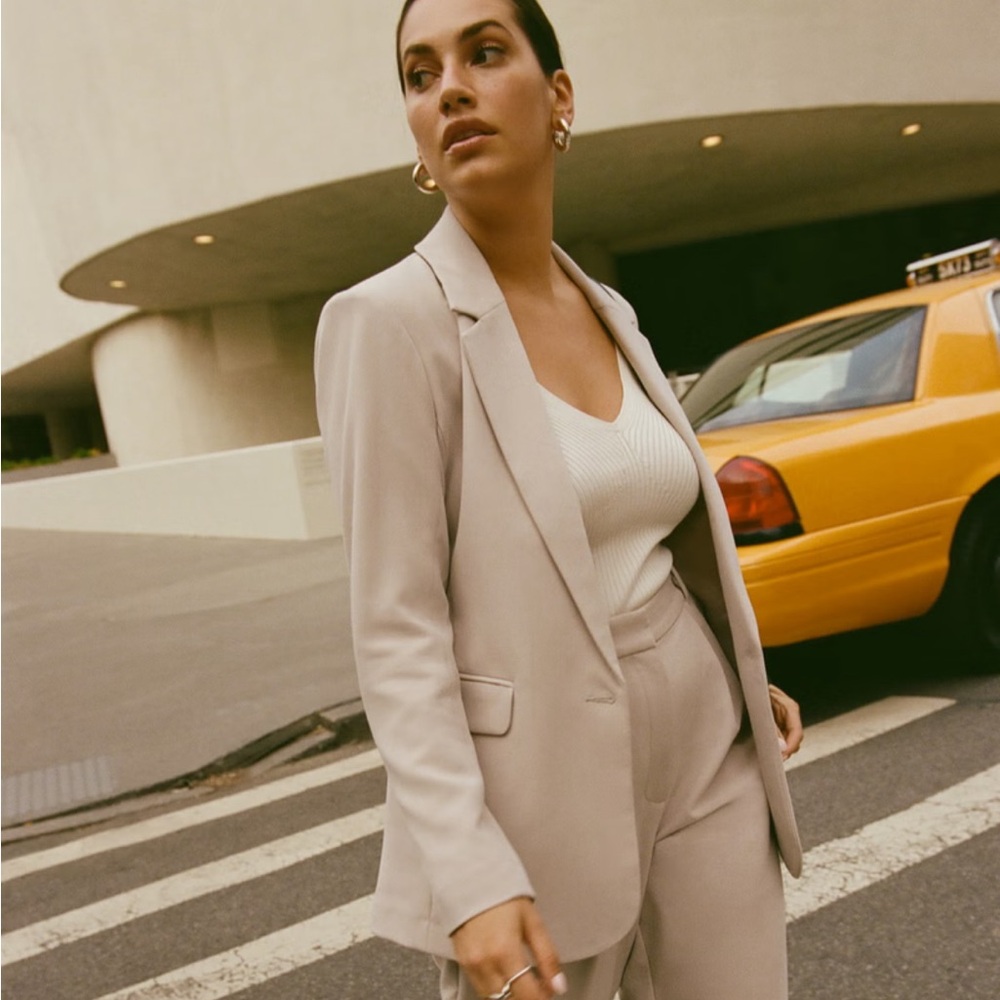 Lightweight suiting blazer